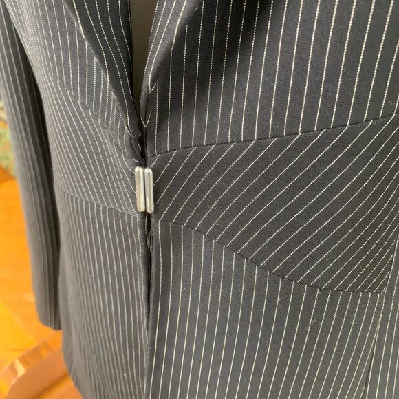 Tahari ASL Size 8 Flower Brooch Pinstripe Blazer Jacket Black White Career - Picture 10 of 15
